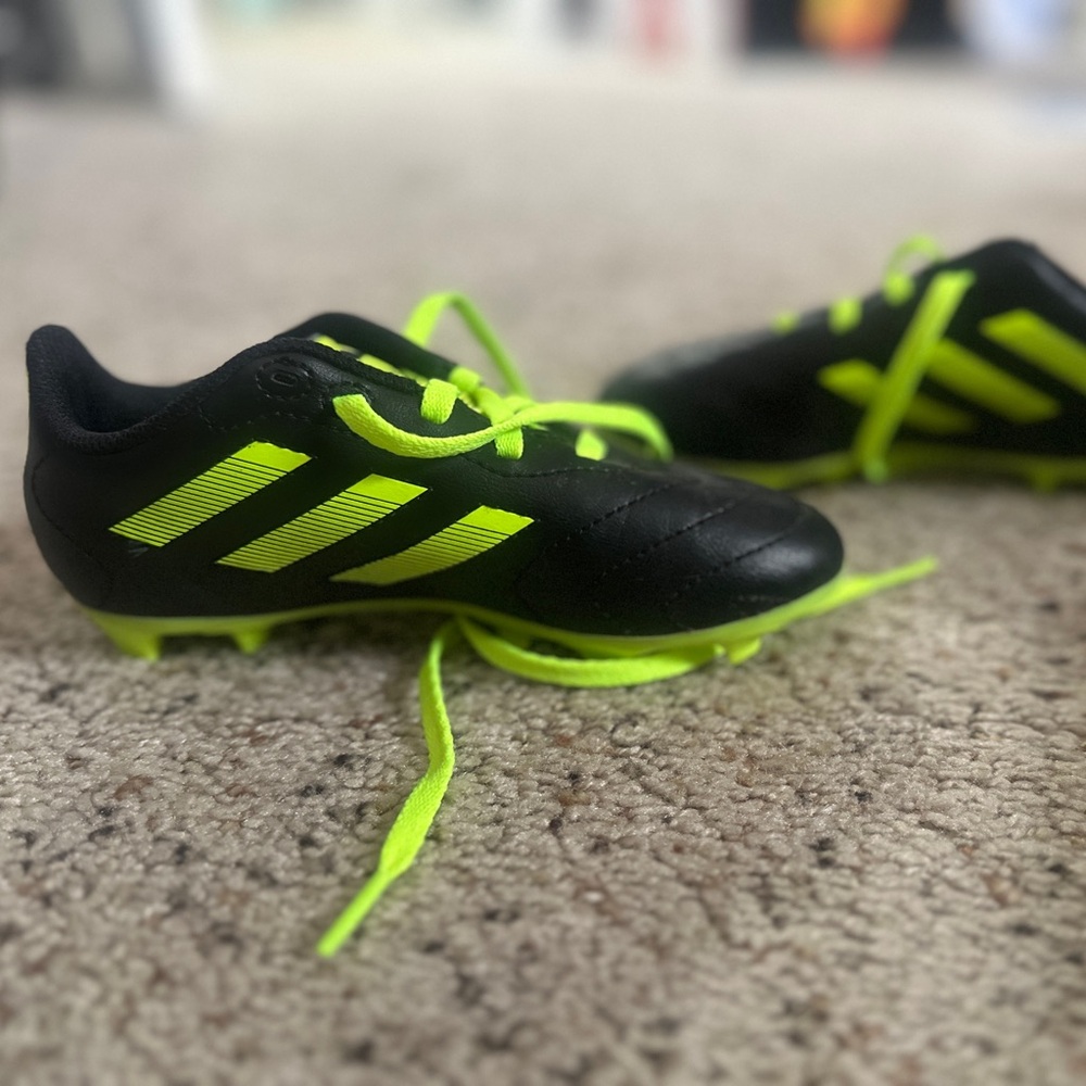 Kids Adidas Soccer Cleats SZ 12K - Picture 2 of 5